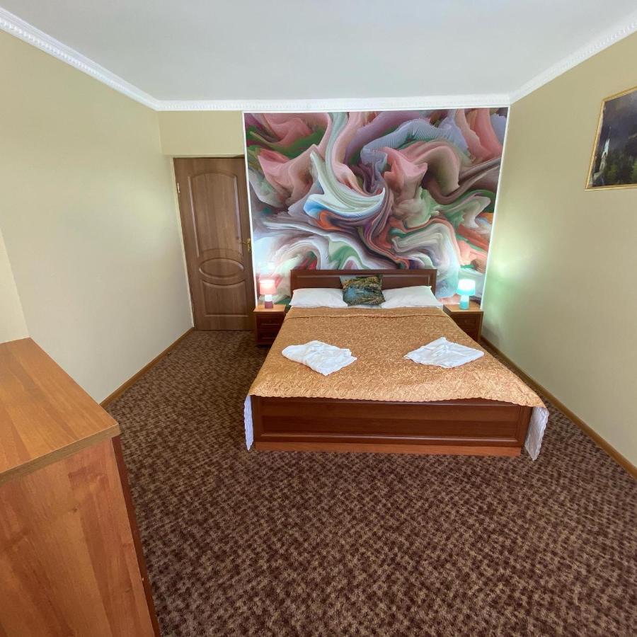 Hotel Three Korony Skhidnytsia Esterno foto