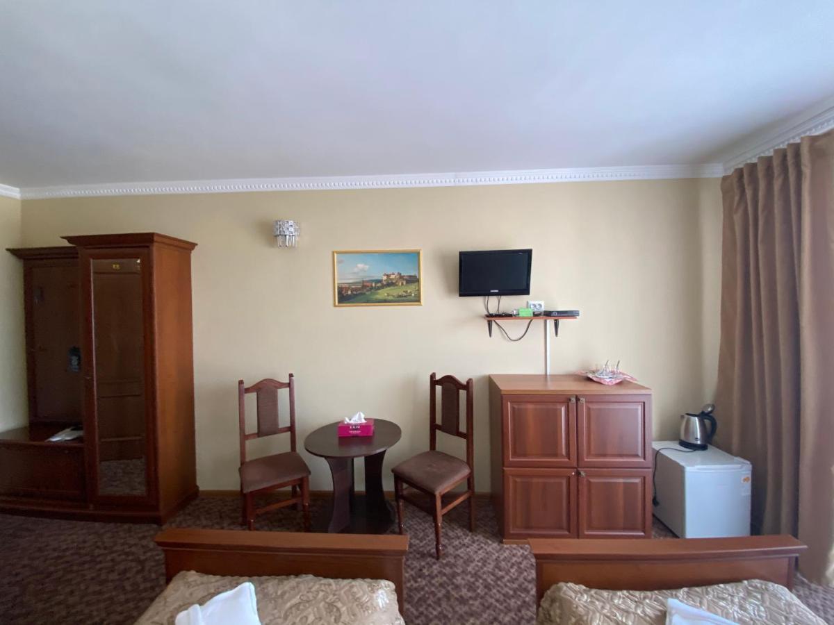 Hotel Three Korony Skhidnytsia Esterno foto