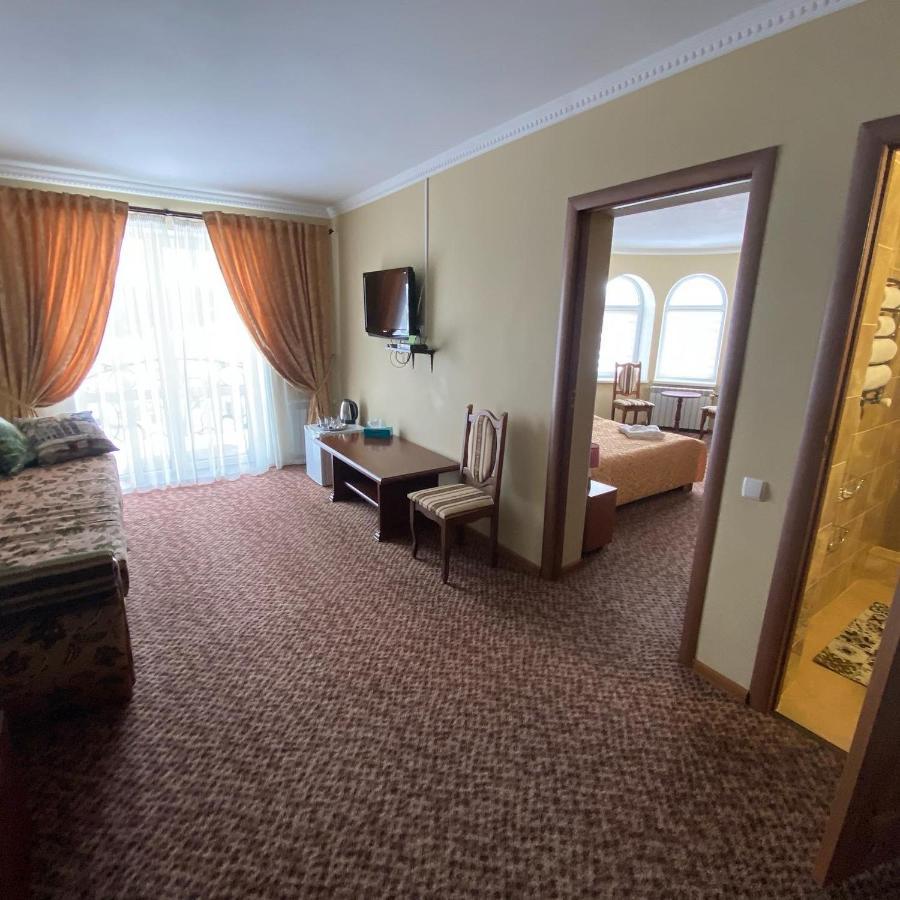 Hotel Three Korony Skhidnytsia Esterno foto