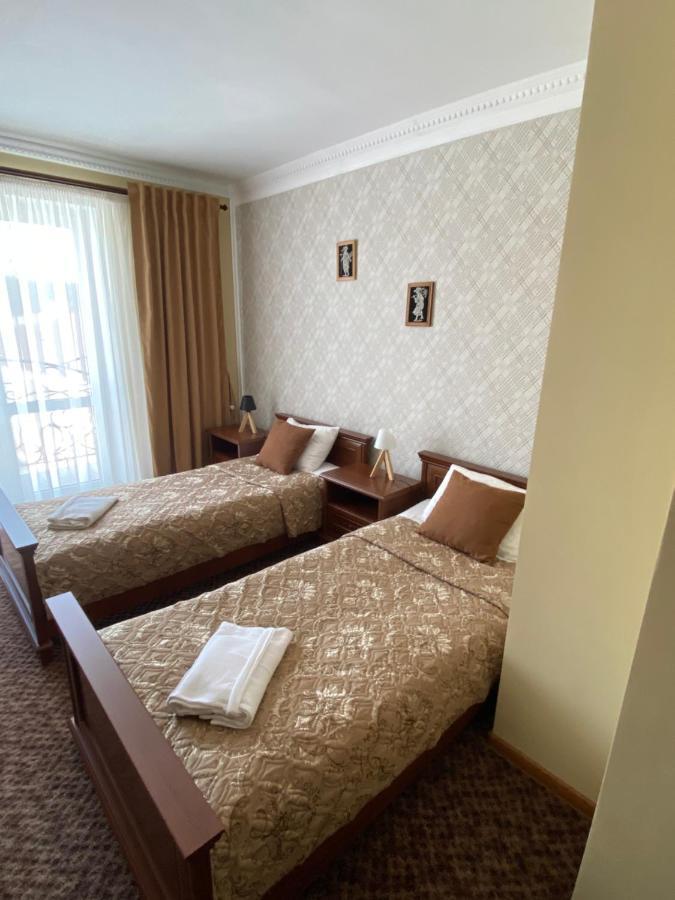 Hotel Three Korony Skhidnytsia Esterno foto