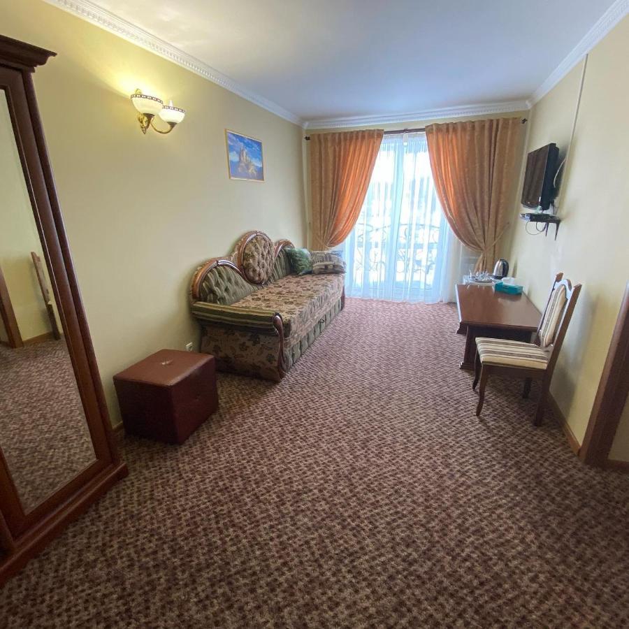 Hotel Three Korony Skhidnytsia Esterno foto