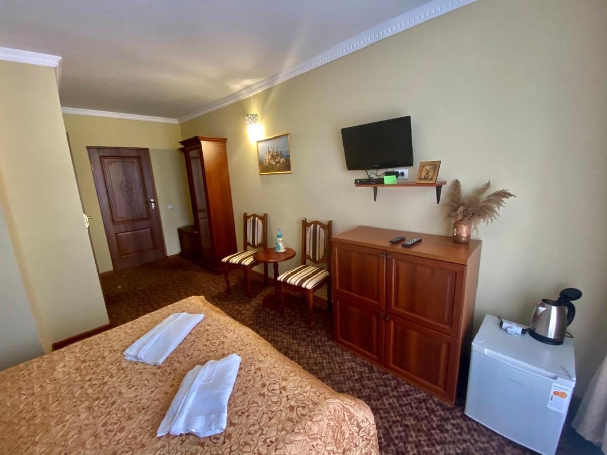 Hotel Three Korony Skhidnytsia Esterno foto
