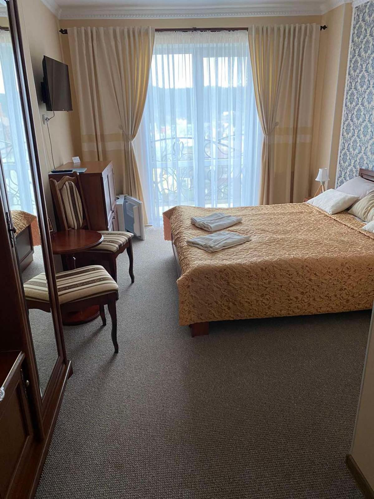 Hotel Three Korony Skhidnytsia Esterno foto