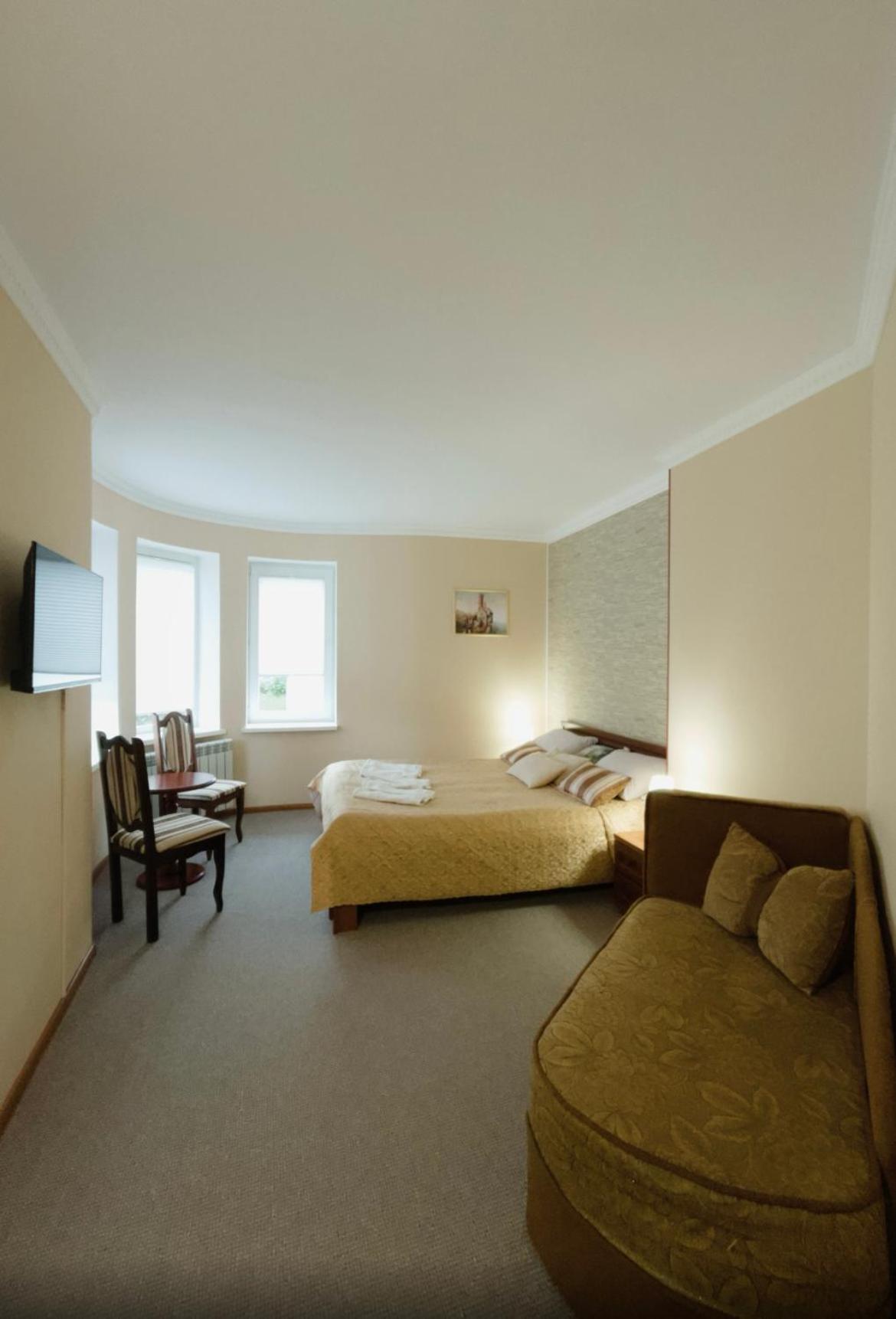 Hotel Three Korony Skhidnytsia Esterno foto