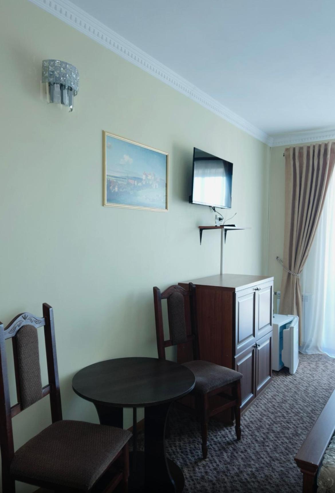 Hotel Three Korony Skhidnytsia Esterno foto