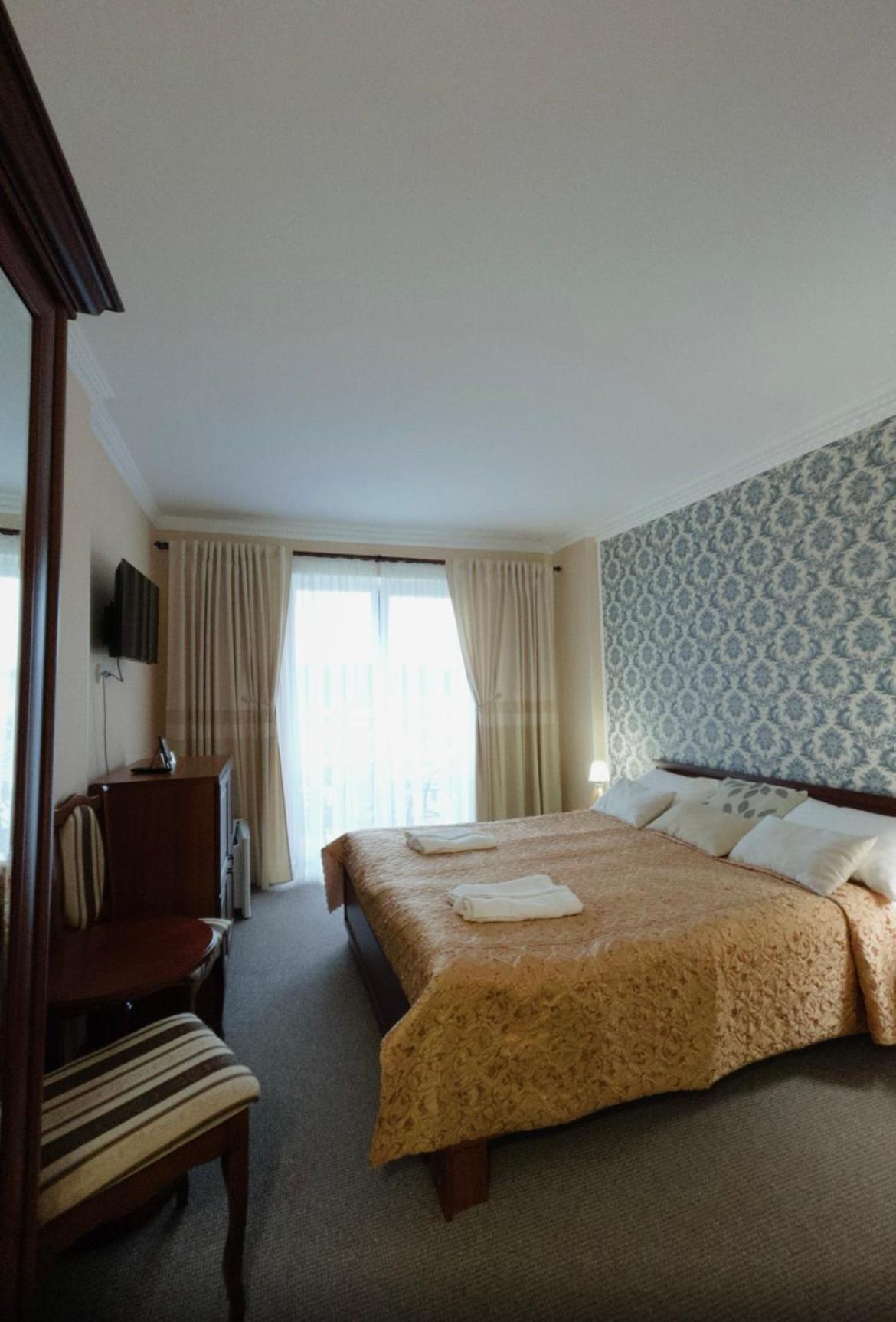 Hotel Three Korony Skhidnytsia Esterno foto