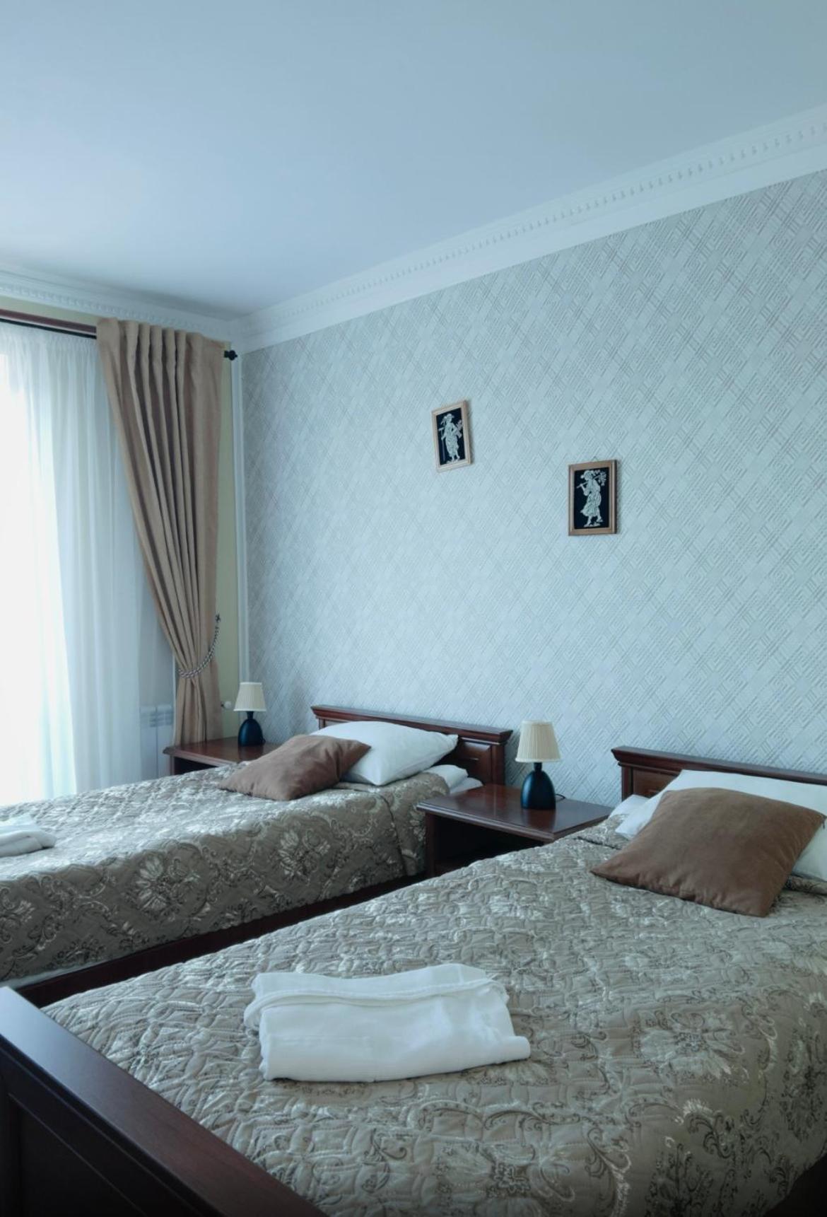 Hotel Three Korony Skhidnytsia Esterno foto